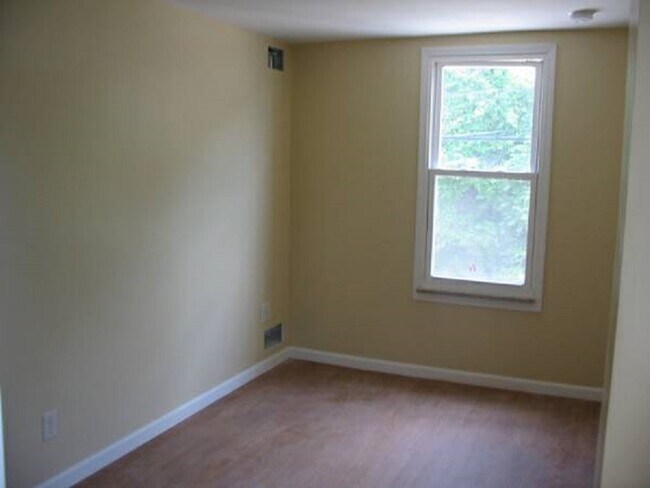 #1 Bedroom - 51 Bates St