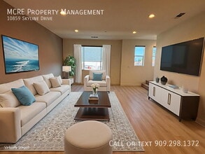 Building Photo - 10859 Skyline Dr