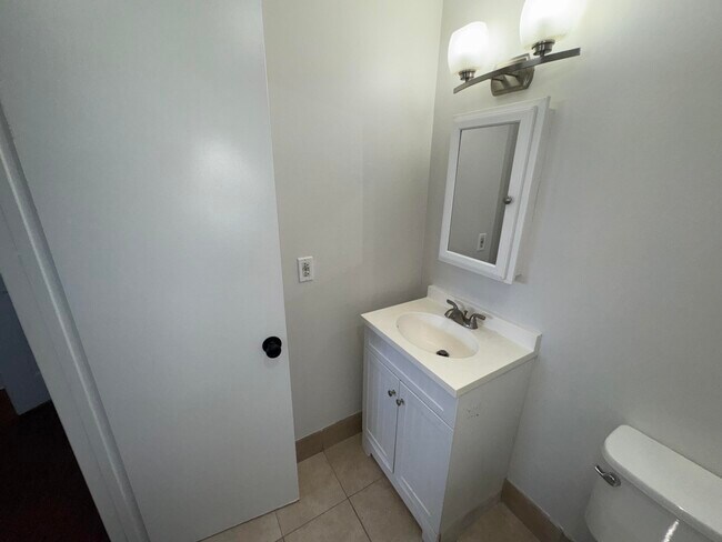 Building Photo - 420 W Palm St