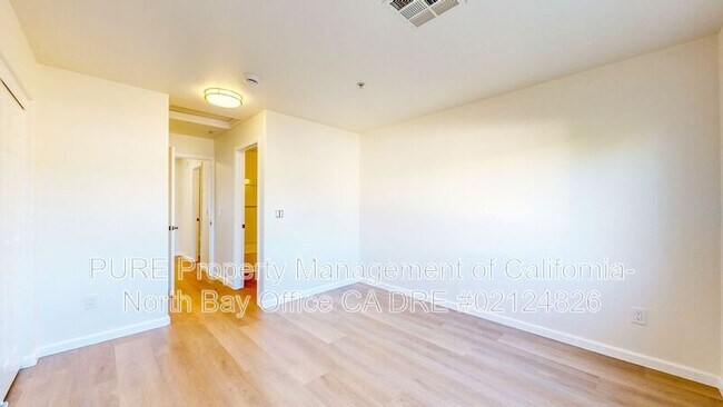 Building Photo - 120 Treadway Ct