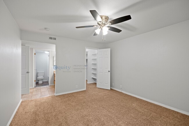 Building Photo - 989 Creekhill Ln