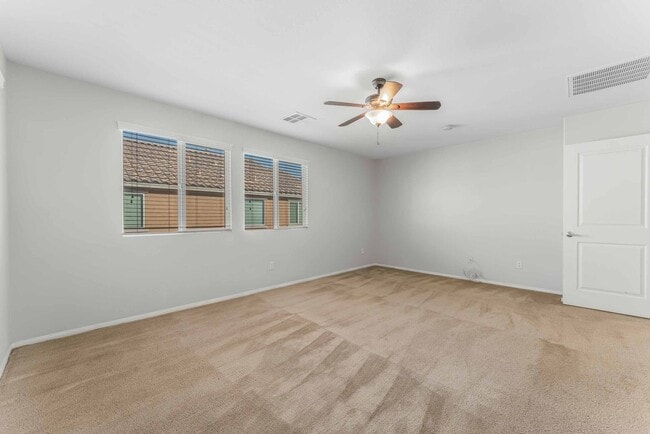 Building Photo - 3 BEDROOM IN HENDERSON WITH COMMUNITY POOL...