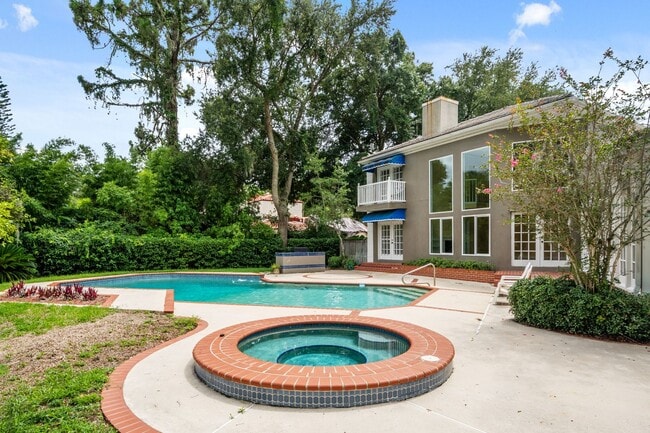 Building Photo - Winter Park Pool Home on half acre lot, st...