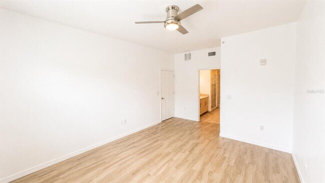 Building Photo - 1064 N Tamiami Trl