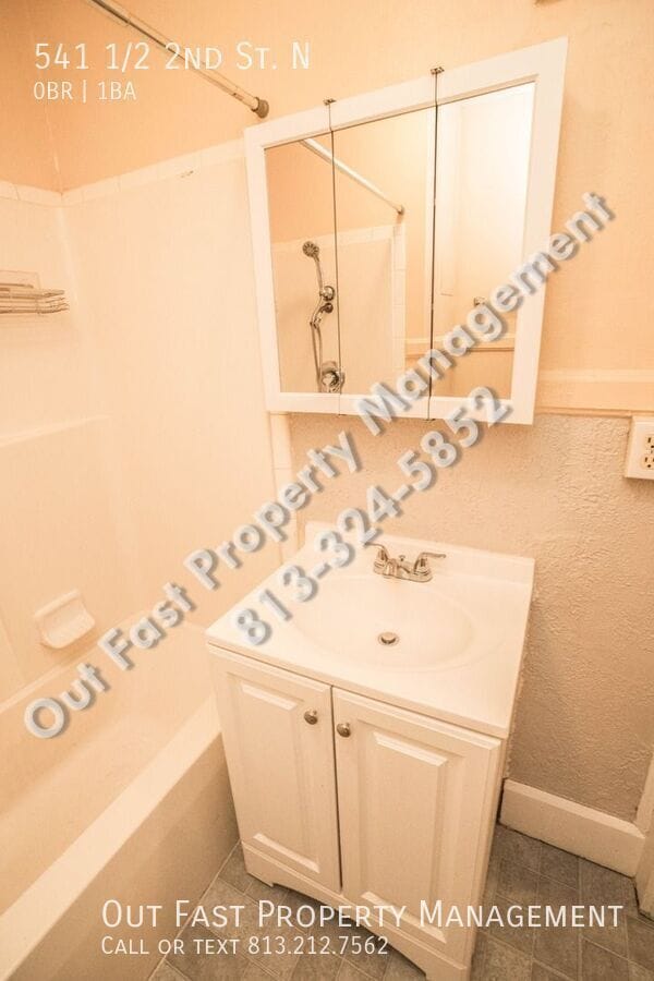 Building Photo - 541 1/2 2nd St. N