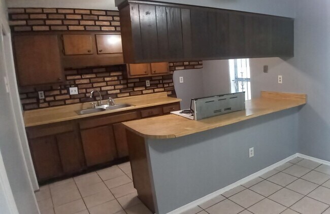 Building Photo - 4 Success Realty is now offering this 3 be...