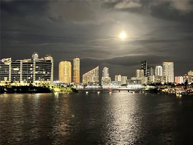 Building Photo - 3255 NE 184th St