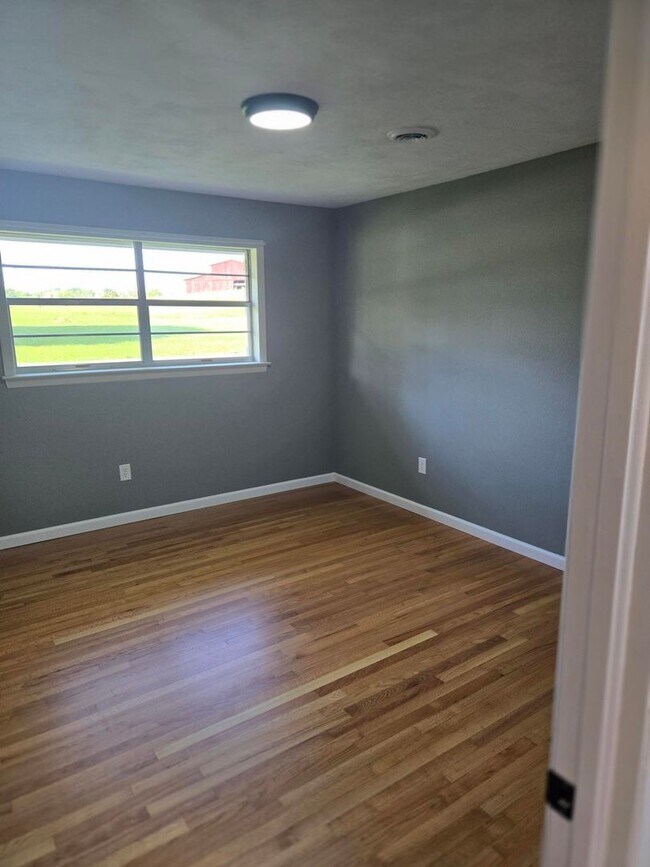 Building Photo - Charming 3-Bedroom Brick Home in Town – Newly Remodeled!