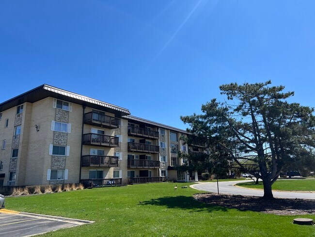 Building Photo - 2218 S Goebbert Rd