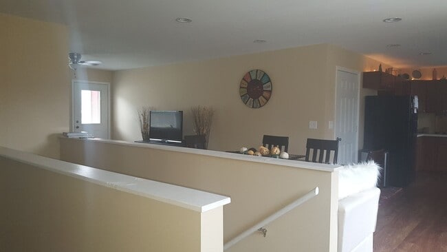 Building Photo - 3 Bedroom Duplex