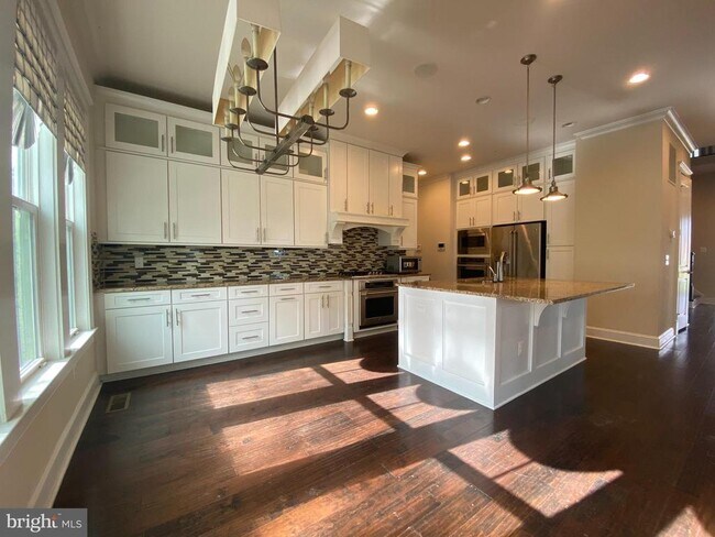 Building Photo - 2163 Potomac River Blvd