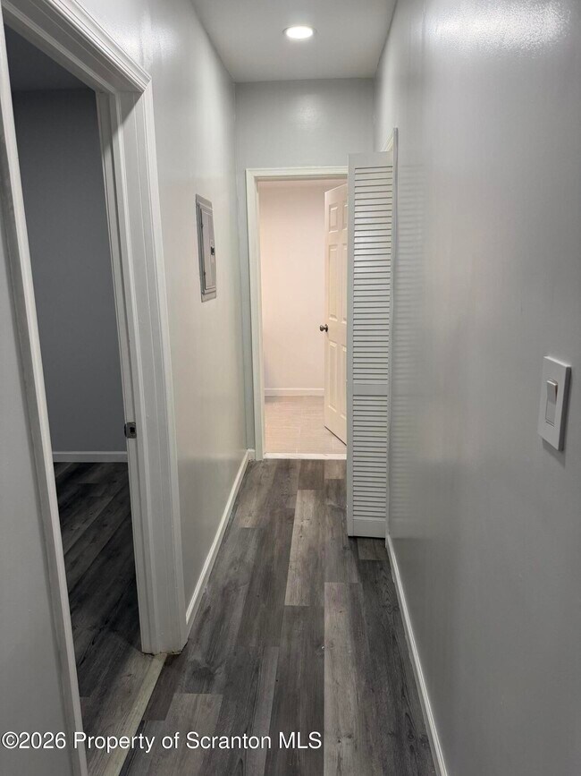 Building Photo - 539 E Pine St