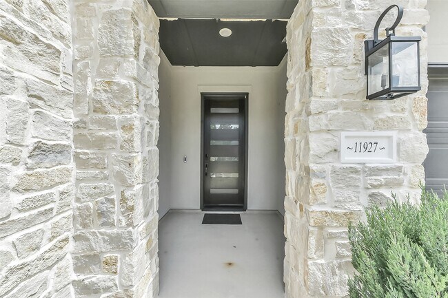 Building Photo - 11927 Carillon Forest Dr