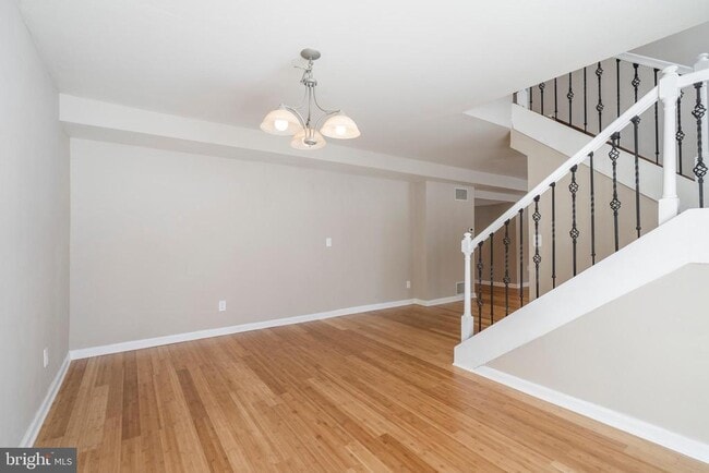 Building Photo - 329 Hillcrest Ave