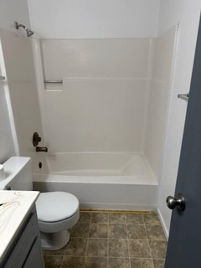 Building Photo - 3 Bed, 2.5 bath home in Carson City, Avail...