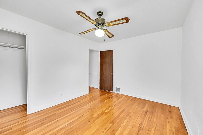 Building Photo - $2,300.00 - 2 Beds, 1 Bath, Single Family ...