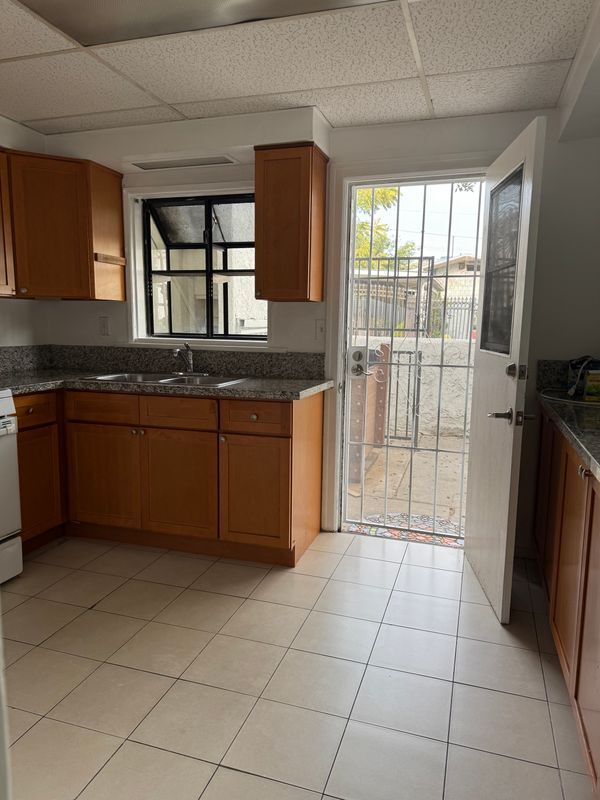 Building Photo - 101 S Cordova St