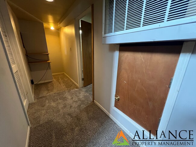 Building Photo - 729 Thurston St