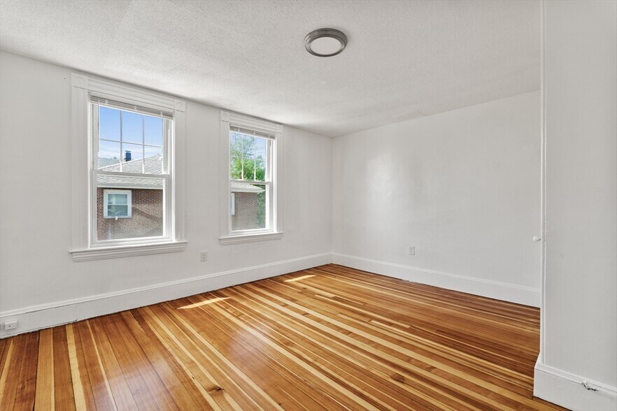 Building Photo - 279 E Squantum St