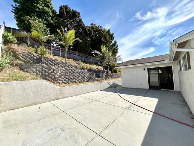 Building Photo - Beautifully remodeled 3 Bed, 2 Bath in the highly desirable neighborhood of Clairemont!!