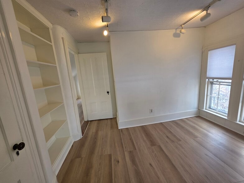 Building Photo - 21 Cleaves St