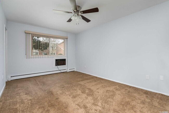 Building Photo - 257 N Newbridge Rd