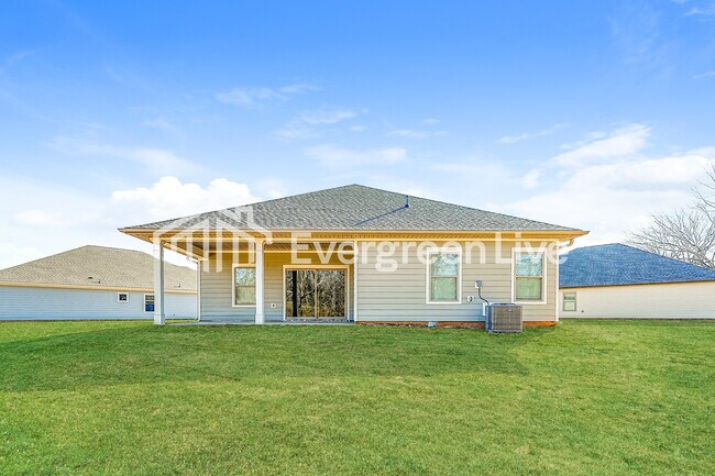 Building Photo - 301 Pond Spg Dr