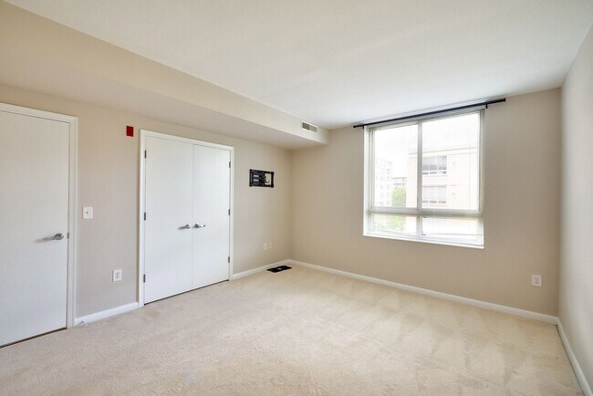 Building Photo - Modern Comfort 2BD/1BTH  in Navy Yard & So...