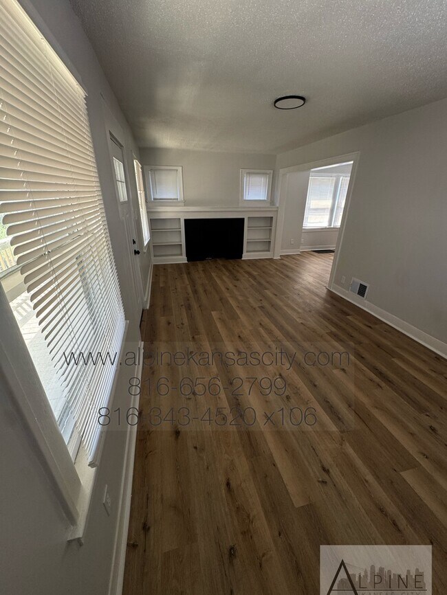 Building Photo - Updated Bungalow Near 39th/71