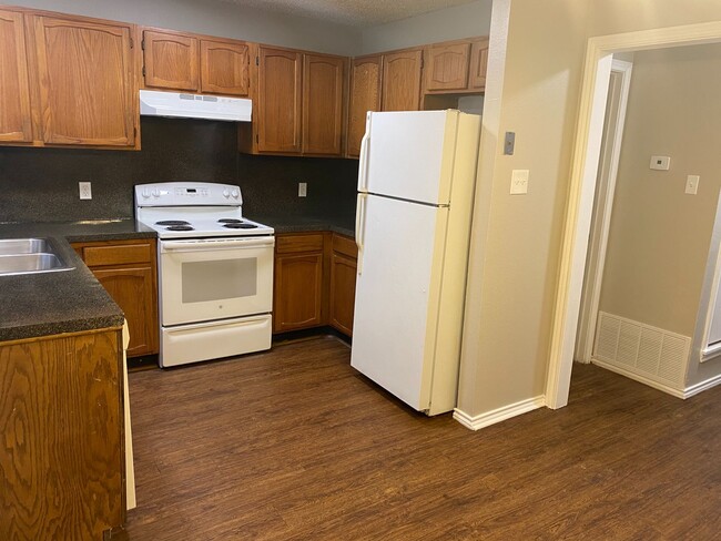 Building Photo - 1610 Sun Valley Dr