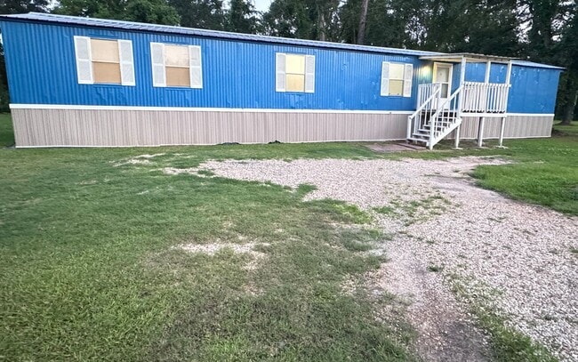Building Photo - 15637 Sims Ln