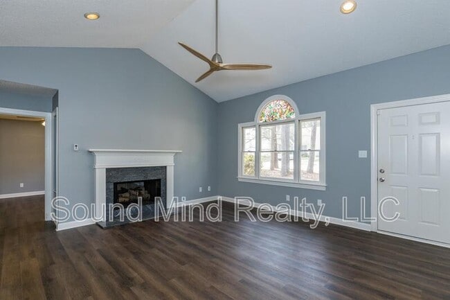 Building Photo - 2145 Tanglewood Rd