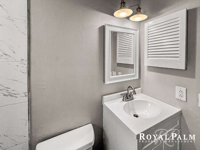 Building Photo - 2 Bed / 1 Bath | Fort Myers | Spring Into This One and Save $500 APPLY BY MAY 15!