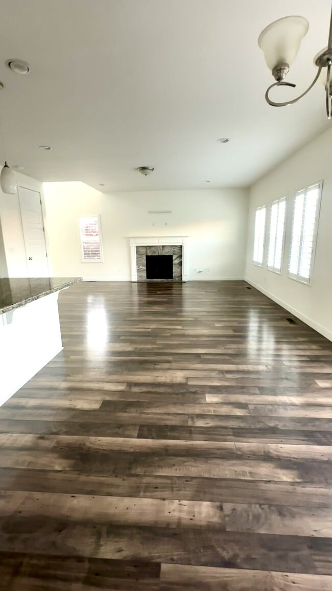 Building Photo - 169 E Ridgeline Wy