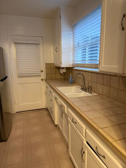 Building Photo - 1250 Franklin St