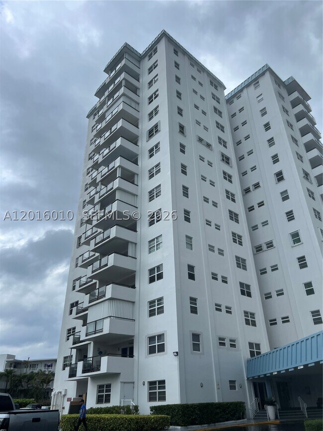 Building Photo - 1500 S Ocean Blvd