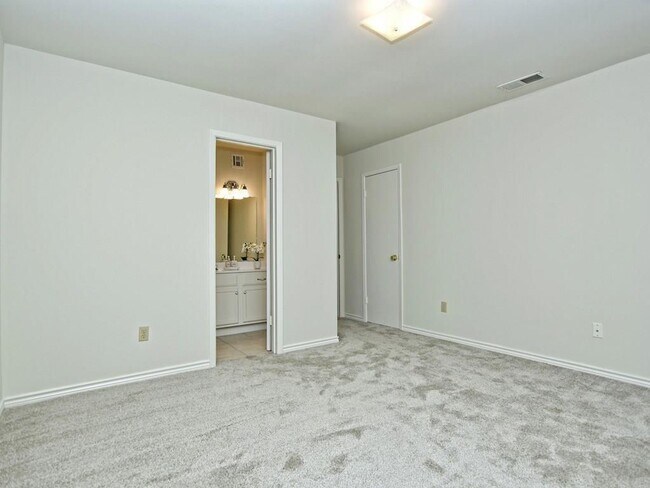 Building Photo - 4159 Steck Ave