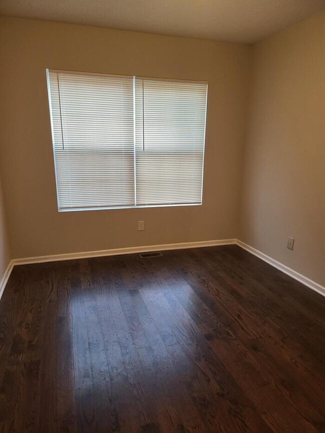 Building Photo - 4 bedroom Townhouse in Monroe