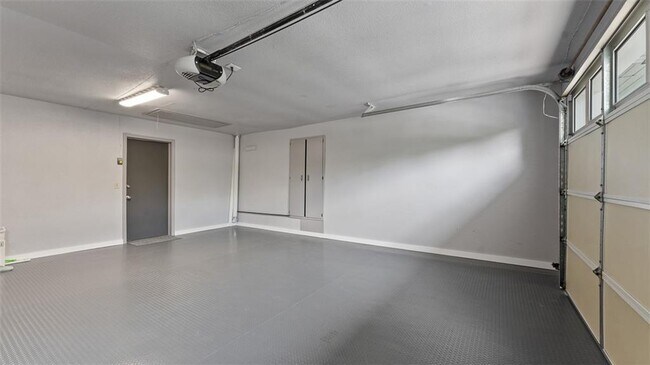 Building Photo - 2714 W Fir St