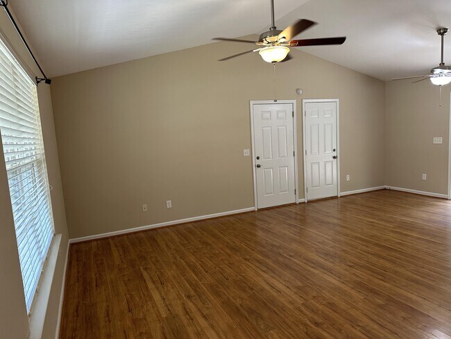 Building Photo - 106 Mossy Oak Ln