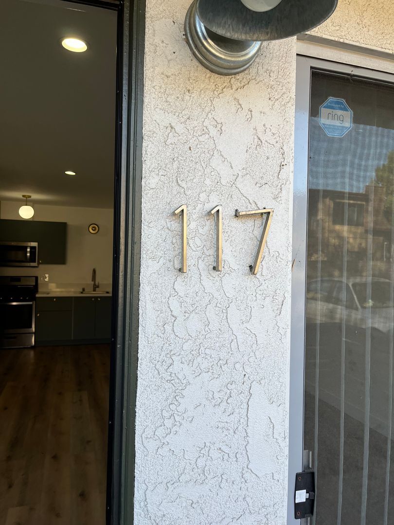 Building Photo - Individual Bungalows: All 1 bedroom/ 1 bath units all with LARGE PRIVATE YARDS.