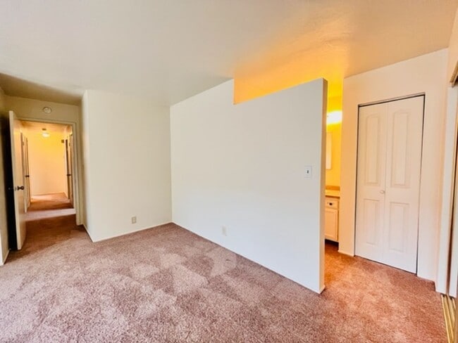 Building Photo - Move-In Ready 4BD/2BA Single Story, Ranch-...