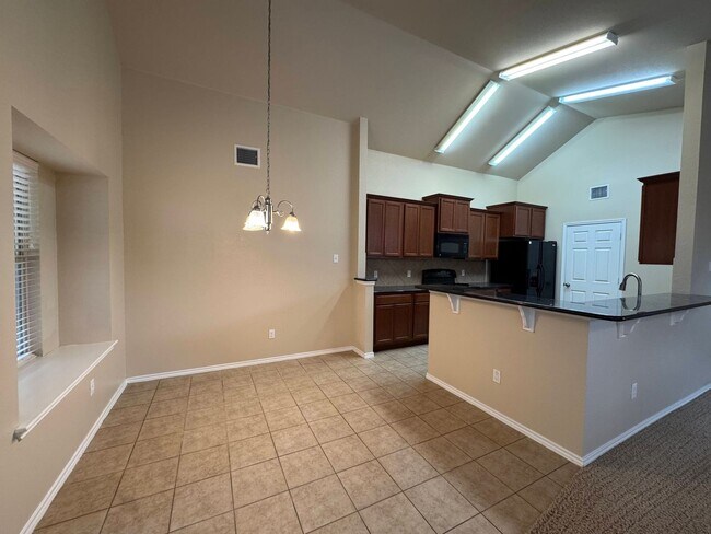 Building Photo - 6908 Golden Oak Ln
