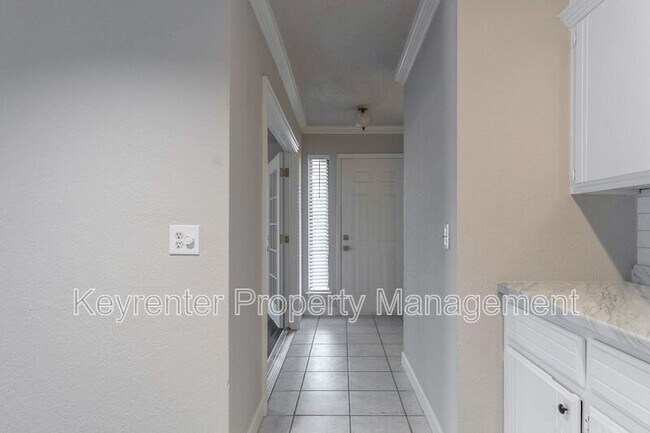 Building Photo - 732 Westridge Ct