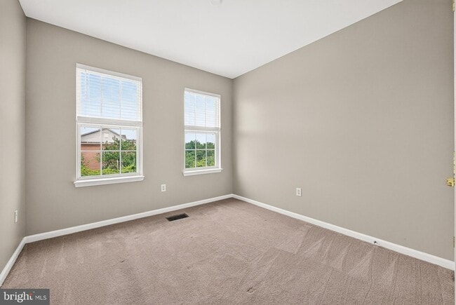 Building Photo - 6805 Oregano Ln