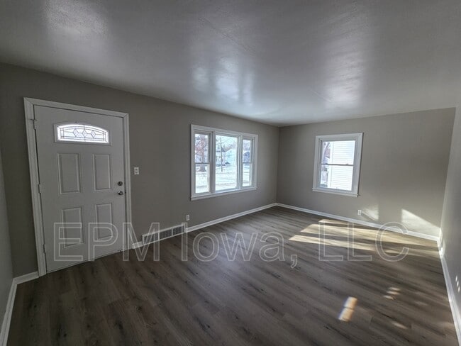 Building Photo - 1147 Bourland Ave