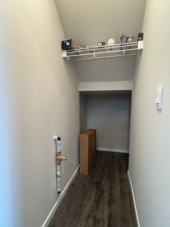 Building Photo - Spacious 4-Bedroom Home in a Great Neighborhood