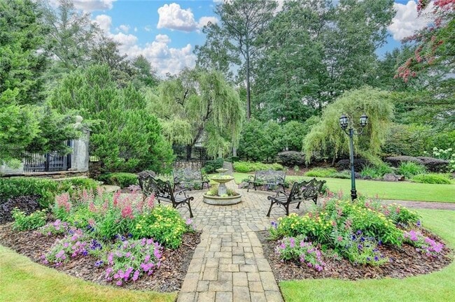 Building Photo - 2611 Briers N Dr