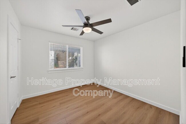 Building Photo - 1115 Willow Knoll