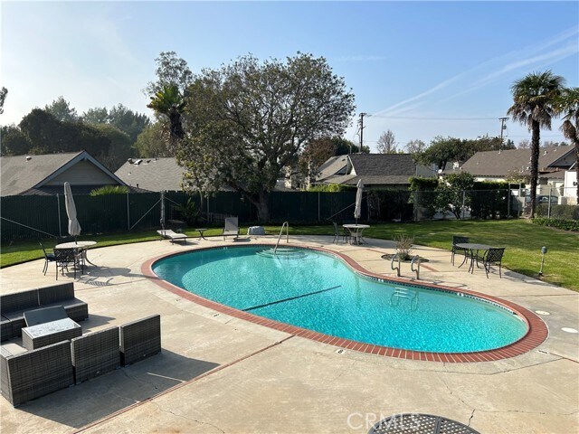 Building Photo - 3604 Country Club Dr